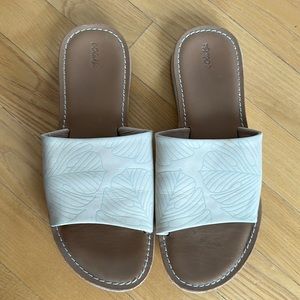 Olukai Nohie women’s slides monsterra print